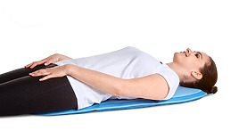 El uso del aplicador de magnetoterapia A10P para terapias de espalda y columna vertebral.