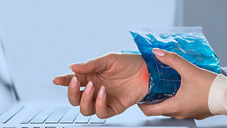 Las compresas frías reducen la hinchazón en el lugar de la inflamación